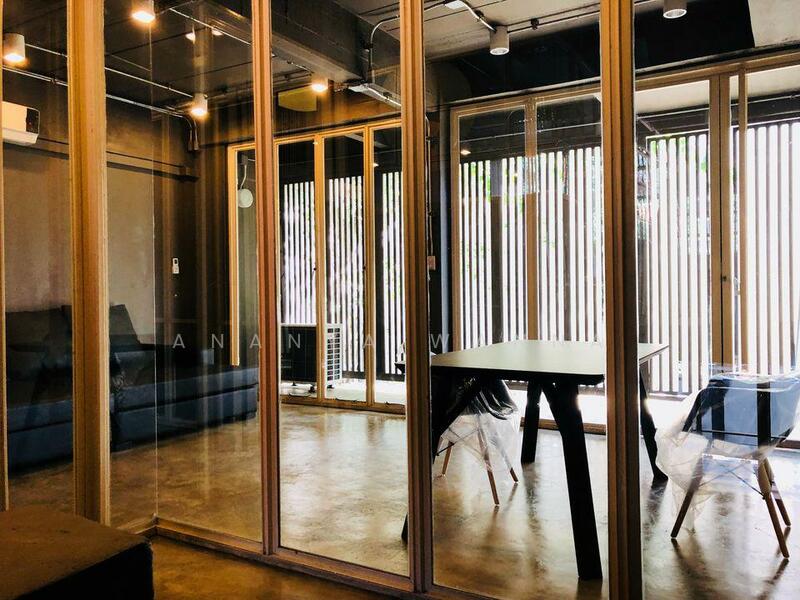 For Rent - 5-Bedroom Townhouse, Bangkok