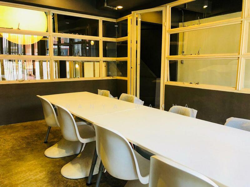 For Rent - 5-Bedroom Townhouse, Bangkok