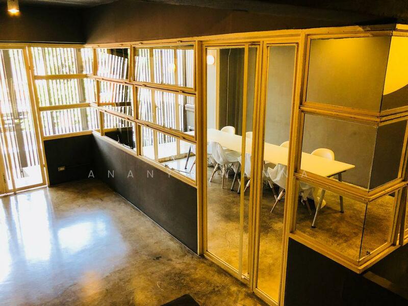 For Rent - 5-Bedroom Townhouse, Bangkok