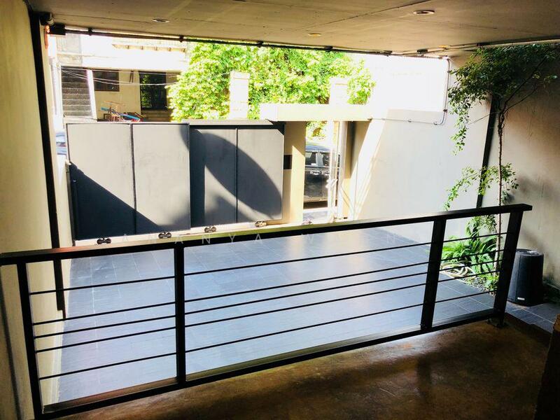 For Rent - 5-Bedroom Townhouse, Bangkok