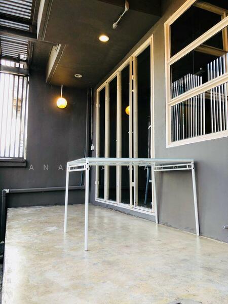 For Rent - 5-Bedroom Townhouse, Bangkok