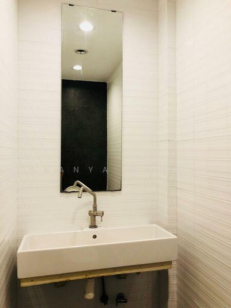 For Rent - 5-Bedroom Townhouse, Bangkok