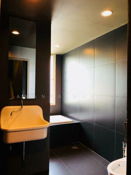 For Rent - 5-Bedroom Townhouse, Bangkok