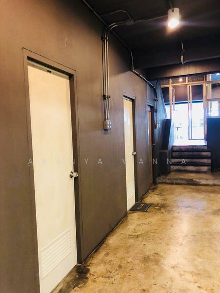 For Rent - 5-Bedroom Townhouse, Bangkok