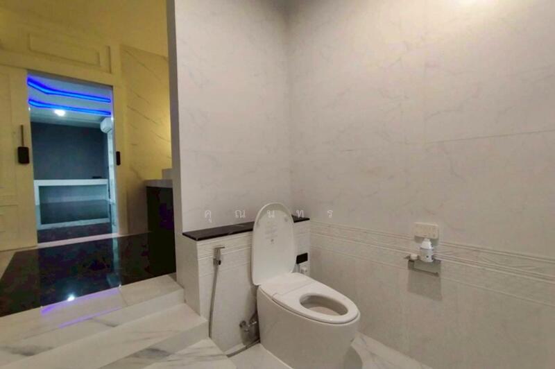 ขายบ้านเดี่ยว 3ชั้น 100ตร.ว. ลาดพร้าว 71 สังคมสงเคราะห์ 16, Bangkok, Lat Phrao, Lat Phrao, Bangkok, 3 Bedrooms, 800 sqm, Single Detached House For Sale, by คุณนทร, 60221842 - DDproperty.com