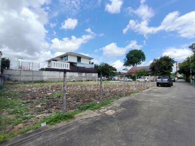 ขาย - ขายที่ดินแปลงมุม 2 งาน 15 ตร.ว. ซอยลาดพร้าว 107 แยก 40, กรุงเทพ