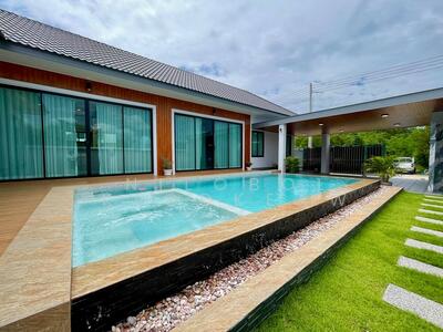 ขาย - บ้านใหม่สไตล์พูลวิลล่า ใกล้เขาและทะเลบางเสร่, ชลบุรี