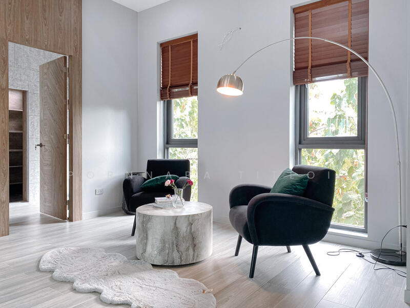 ขาย - พูลวิลล่าหรู 4 ห้องนอน ที่ห้วยใหญ่ พัทยา พร้อมเฟอร์นิเจอร์ใหม่เอี่ยม ตกแต่งอย่างลงตัวสไตล์โมเดิร์น, พัทยา