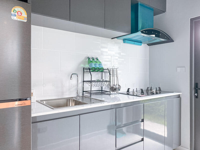 ขาย - พูลวิลล่าหรู 4 ห้องนอน ที่ห้วยใหญ่ พัทยา พร้อมเฟอร์นิเจอร์ใหม่เอี่ยม ตกแต่งอย่างลงตัวสไตล์โมเดิร์น, พัทยา