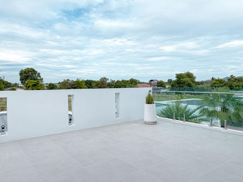 ขาย - พูลวิลล่าหรู 4 ห้องนอน ที่ห้วยใหญ่ พัทยา พร้อมเฟอร์นิเจอร์ใหม่เอี่ยม ตกแต่งอย่างลงตัวสไตล์โมเดิร์น, พัทยา