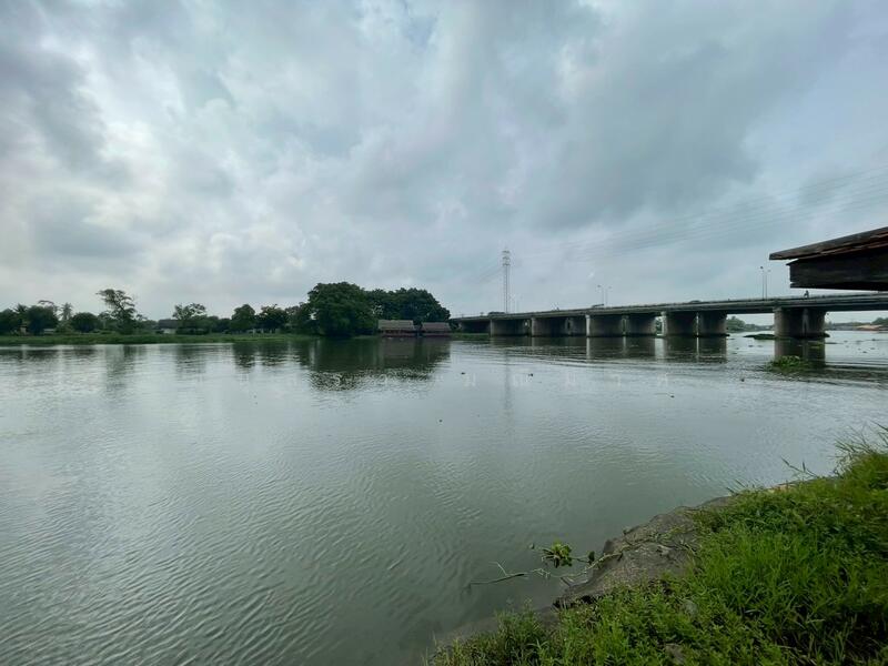 ขาย - ที่ดินติดแม่น้ำท่าจีน เนื้อที่ 16-0-68 ไร่ หน้ากว้างติดแม่น้ำ 135เมตร, นครปฐม