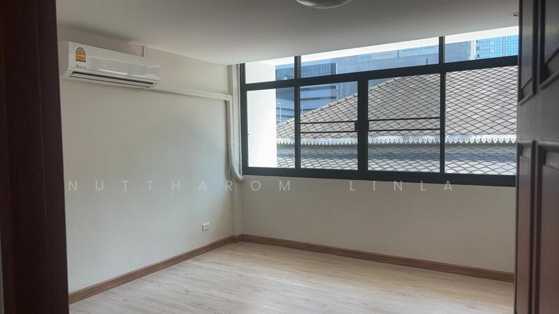 ขาย - 4-Br Townhouse near BTS Sala Daeng, กรุงเทพ