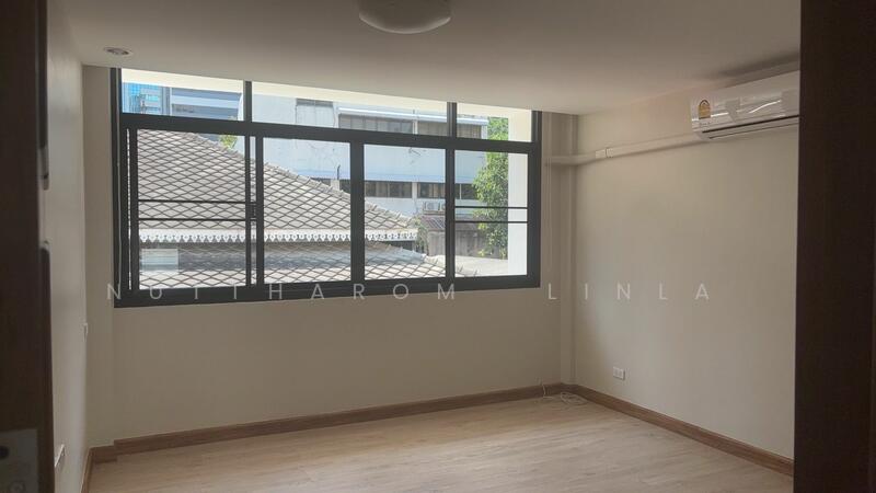 ขาย - 4-Br Townhouse near BTS Sala Daeng, กรุงเทพ