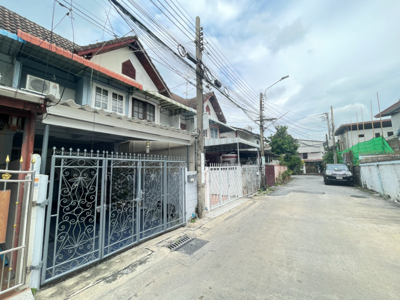 ขาย - ขาย ทาวน์เฮ้าส์ หมู่บ้านรัตนวรรณ บางกรวย, นนทบุรี