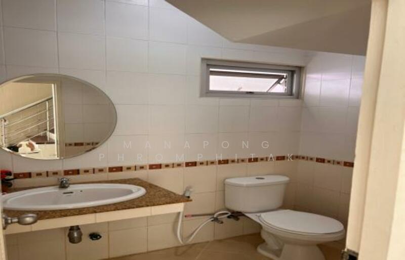 ให้เช่า - ทาวน์เฮาท์ 4-ห้องนอน, กรุงเทพ