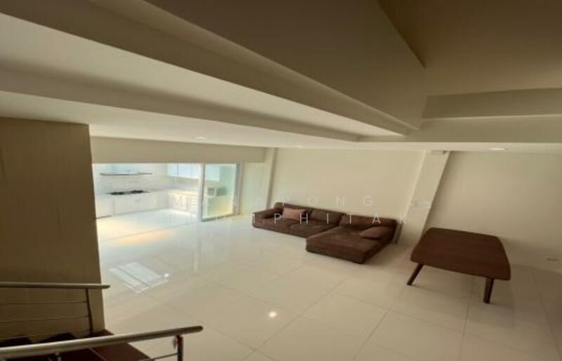 For Rent - 4-Bedroom Townhouse, Bangkok