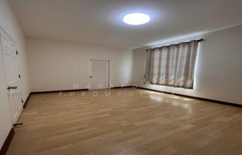 For Rent - 4-Bedroom Townhouse, Bangkok