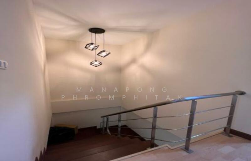 For Rent - 4-Bedroom Townhouse, Bangkok