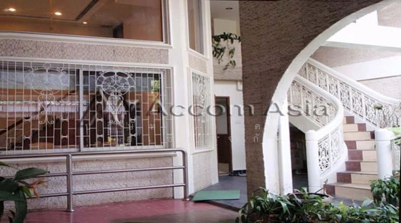 ให้เช่า - 4 Bedrooms House for Rent in Silom, Bangkok near BTS Sala Daeng - MRT Lumphini, กรุงเทพ