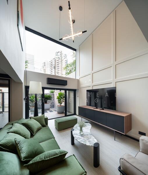 For Sale - ทาวน์เฮ้าส์ 3 ชั้น ย่านพร้อมพงษ์ ใกล้ BTS พร้อมพงษ์, Bangkok