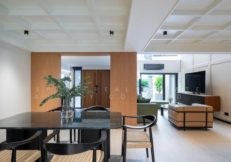 For Sale - ทาวน์เฮ้าส์ 3 ชั้น ย่านพร้อมพงษ์ ใกล้ BTS พร้อมพงษ์, Bangkok