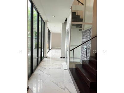 ขาย - The Primary V : เดอะ ไพรมารี่ วี, กรุงเทพ