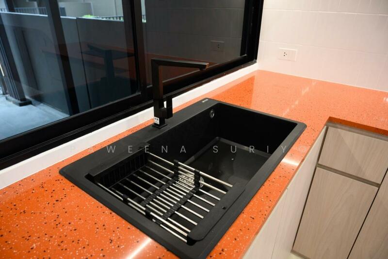 ขาย - Nue Hybe Suksawat : นิว ไฮบ์ สุขสวัสดิ์, กรุงเทพ