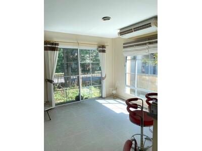 ขาย - Parichart Suwinthawong : ปาริชาต สุวินทวงศ์, กรุงเทพ