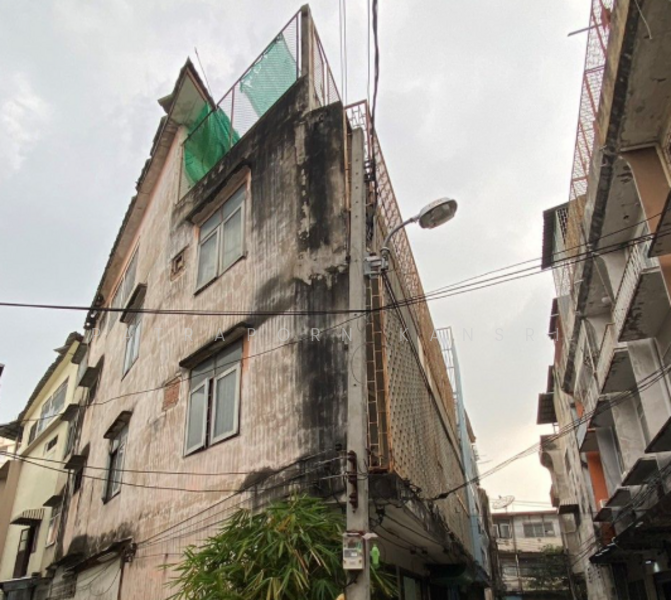 ขาย - 2-Br Townhouse near MRT Hua Lamphong, กรุงเทพ