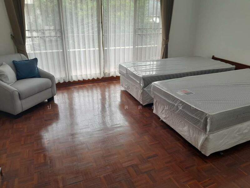 ให้เช่า - 1 ห้องนอนใหญ่บนชั้น 3 ทาวน์เฮ้าส์ใน Secure Compound - Pet Friendly, กรุงเทพ