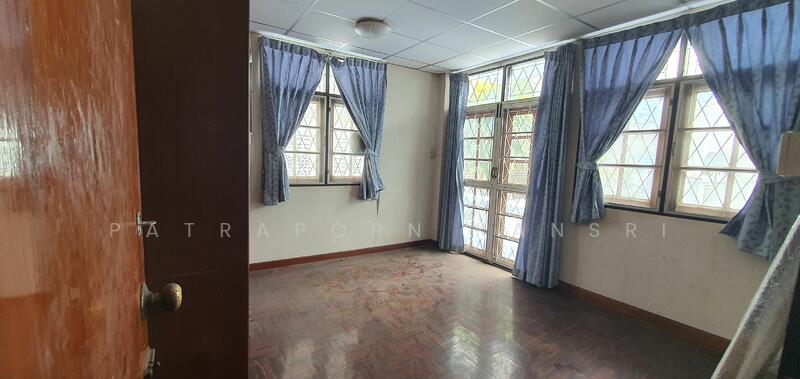 For Sale - 3-Br House in Bang Chak, Bangkok