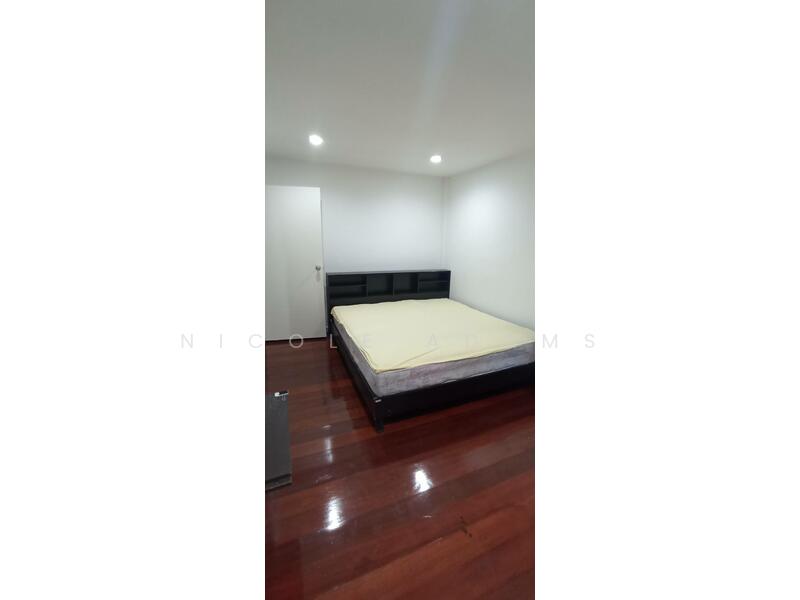 For Rent - 4-Bedroom Townhouse, Bangkok