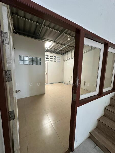 For Rent - 2-Bedroom Townhouse, Bangkok