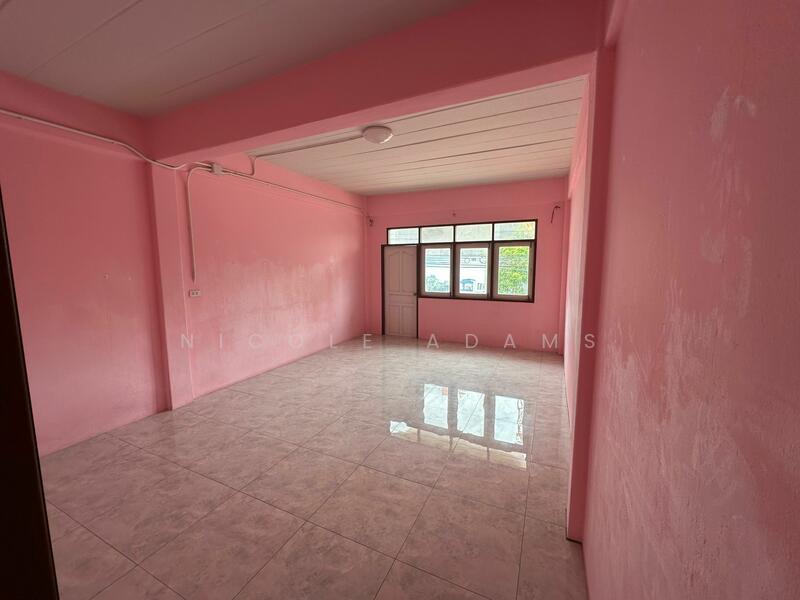 For Rent - 2-Bedroom Townhouse, Bangkok