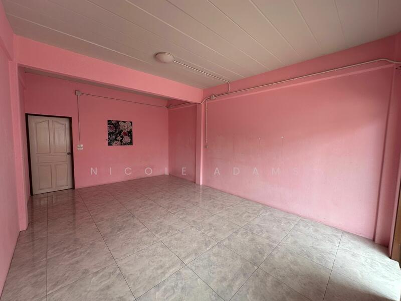 For Rent - 2-Bedroom Townhouse, Bangkok