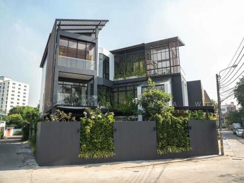 ขาย - 4-Br House close to Sukhumvit (798762), กรุงเทพ