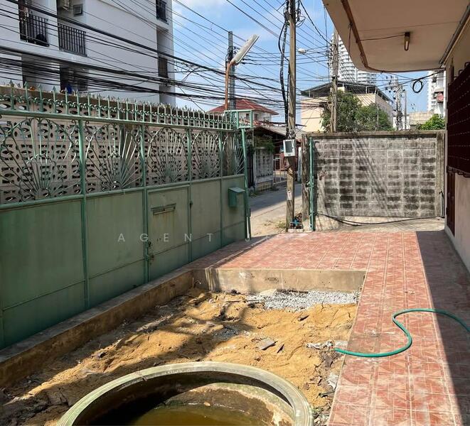 ให้เช่า - ให้เช่า – อาคาร 4 ชั้น พร้อมดาดฟ้า ย่านบางนา-อุดมสุข(SPSJN232), กรุงเทพ