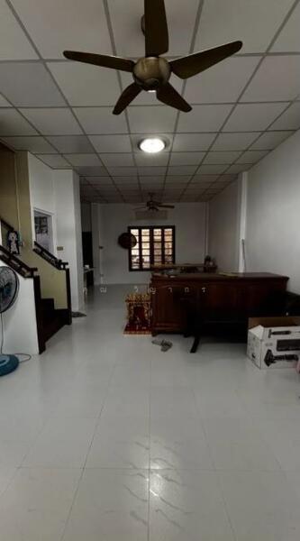 ขาย - ขายทาวน์เฮ้าส์2ชั้น หมู่บ้านรัตนาวลัย ใกล้สนามบินดอนเมือง พร้อมเข้าอยู่ได้ทันที, กรุงเทพ