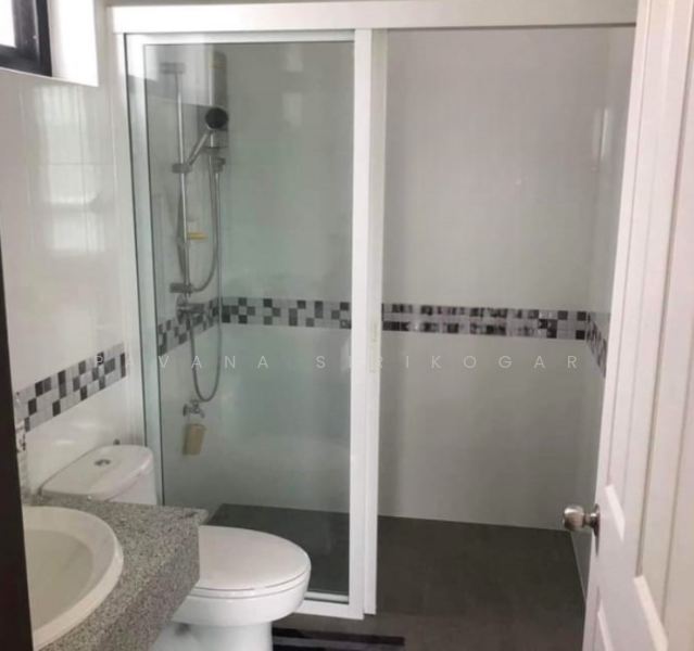 ขาย - 4-Br Townhouse near BTS Punnawithi, กรุงเทพ