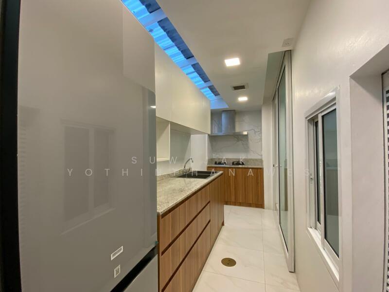 ให้เช่า - 3-Br Townhouse near BTS Nana (2280290), กรุงเทพ