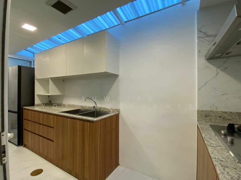 ให้เช่า - 3-Br Townhouse near BTS Nana (2280290), กรุงเทพ