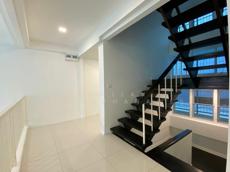 ให้เช่า - 3-Br Townhouse near BTS Nana (2280290), กรุงเทพ