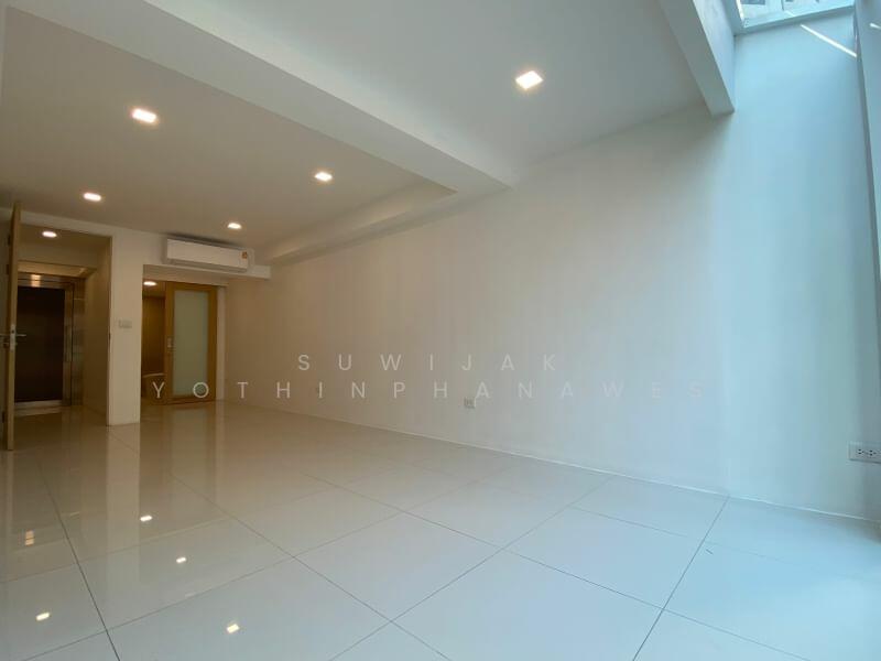 ให้เช่า - 3-Br Townhouse near BTS Nana (2280290), กรุงเทพ