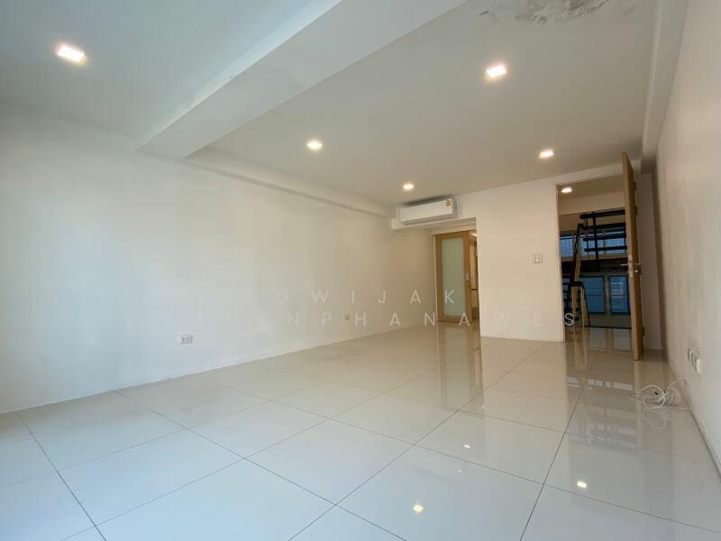 ให้เช่า - 3-Br Townhouse near BTS Nana (2280290), กรุงเทพ