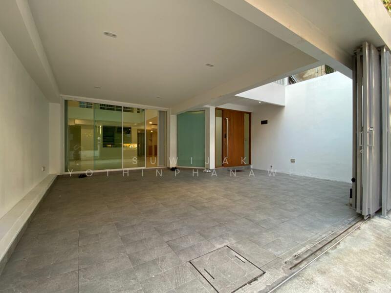 ให้เช่า - 3-Br Townhouse near BTS Nana (2280290), กรุงเทพ