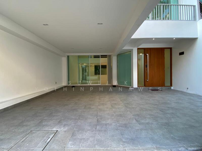 ให้เช่า - 3-Br Townhouse near BTS Nana (2280290), กรุงเทพ