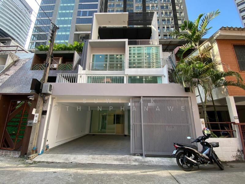 ให้เช่า - 3-Br Townhouse near BTS Nana (2280290), กรุงเทพ
