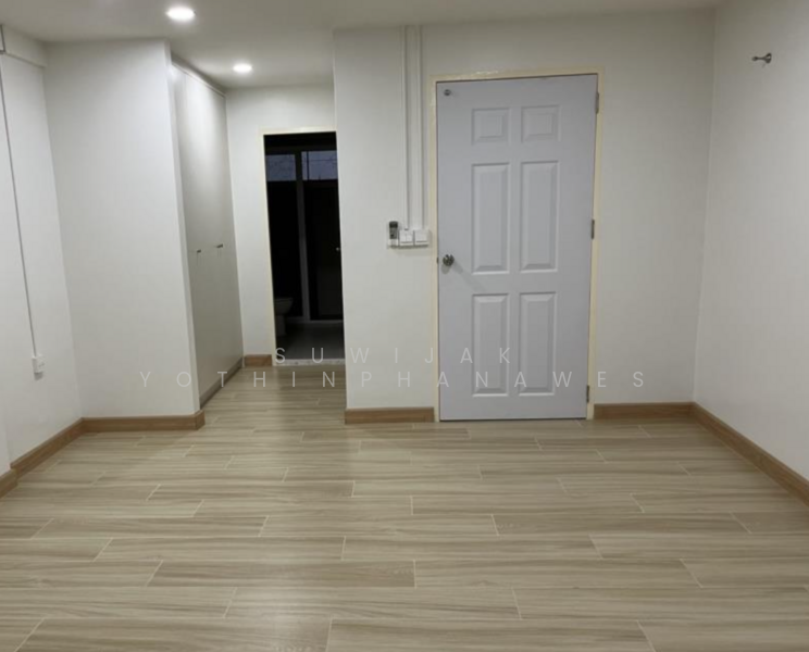 ให้เช่า - 3-Br Townhouse near BTS Nana (2304061), กรุงเทพ