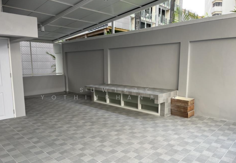 ให้เช่า - 3-Br Townhouse near BTS Nana (2304061), กรุงเทพ