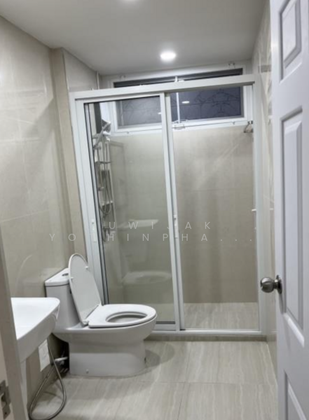 ให้เช่า - 3-Br Townhouse near BTS Nana (2304061), กรุงเทพ